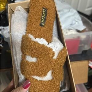 Coccoli Tan Fuzzy Slippers